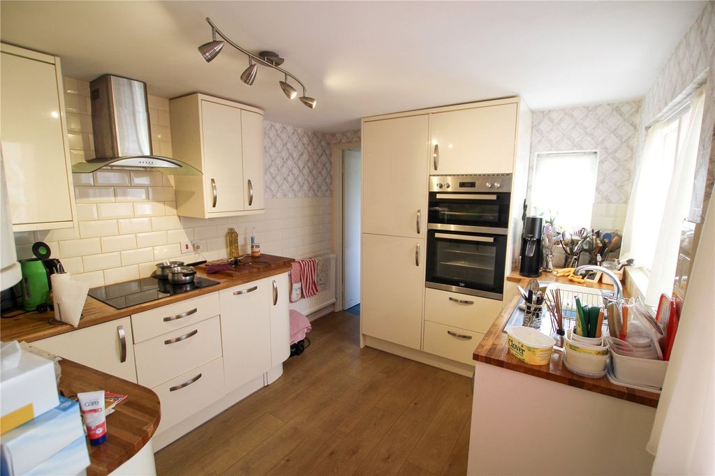 Property photo 3 of 16 Kitchen.