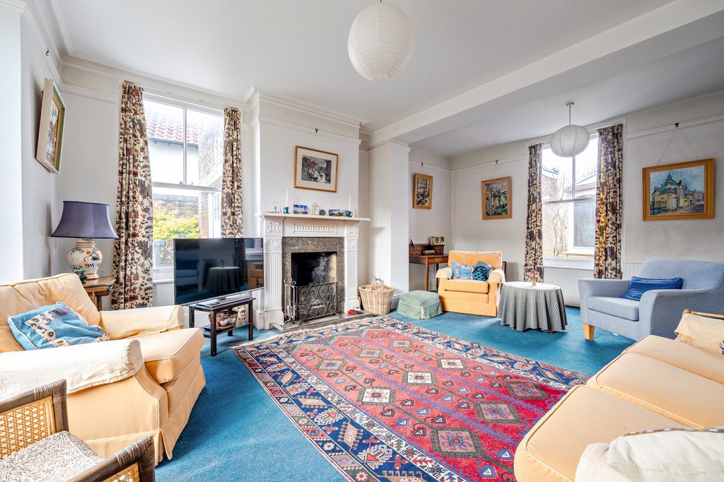 Property photo 3 of 20