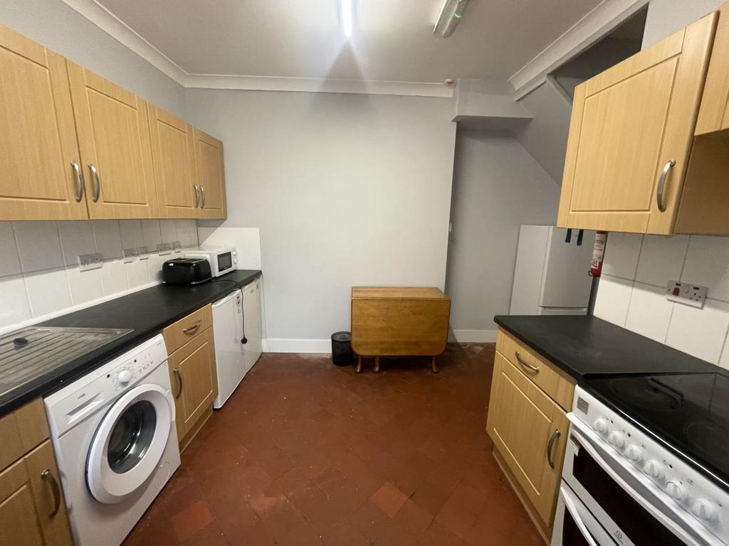 Property photo 3 of 9 Kitchen