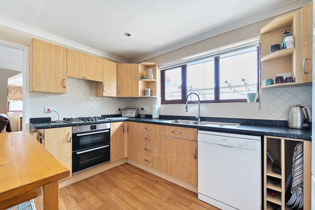 Property photo 3 of 18 Kitchen