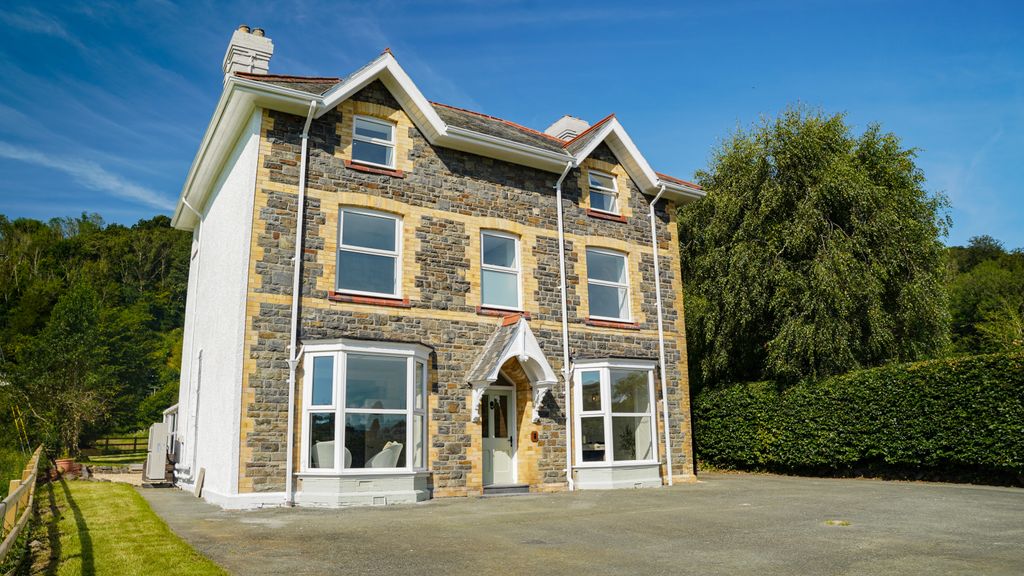 Property photo 1 of 22
