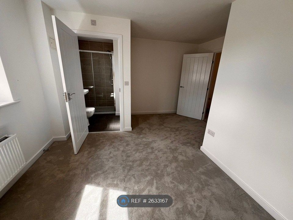 Property photo 3 of 11 Master Bedroom With En-Suite