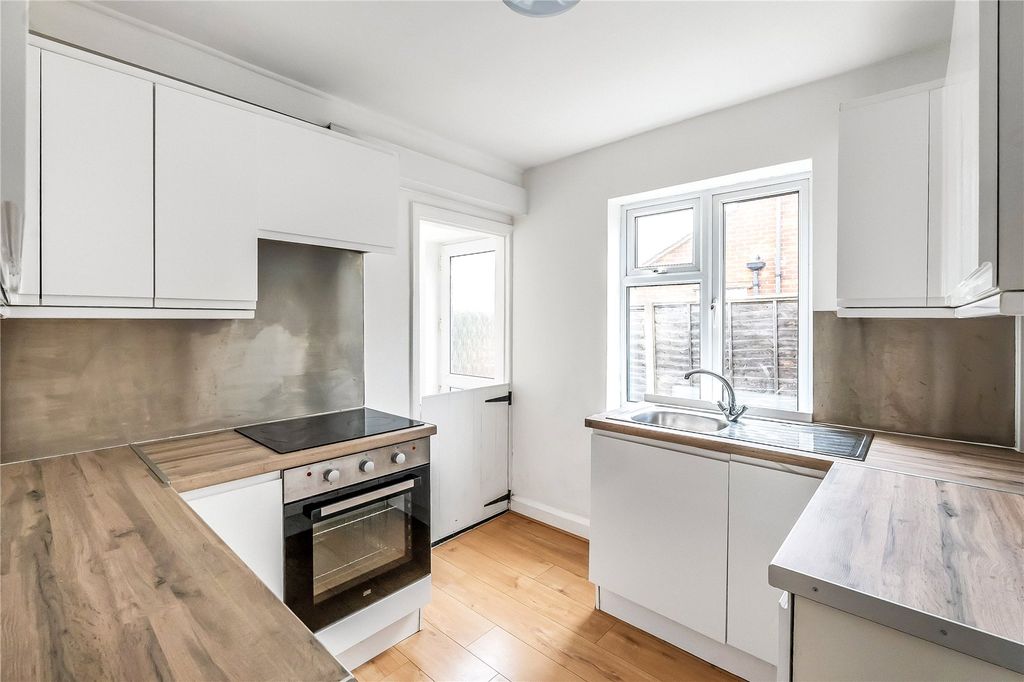 Property photo 2 of 9 Kitchen