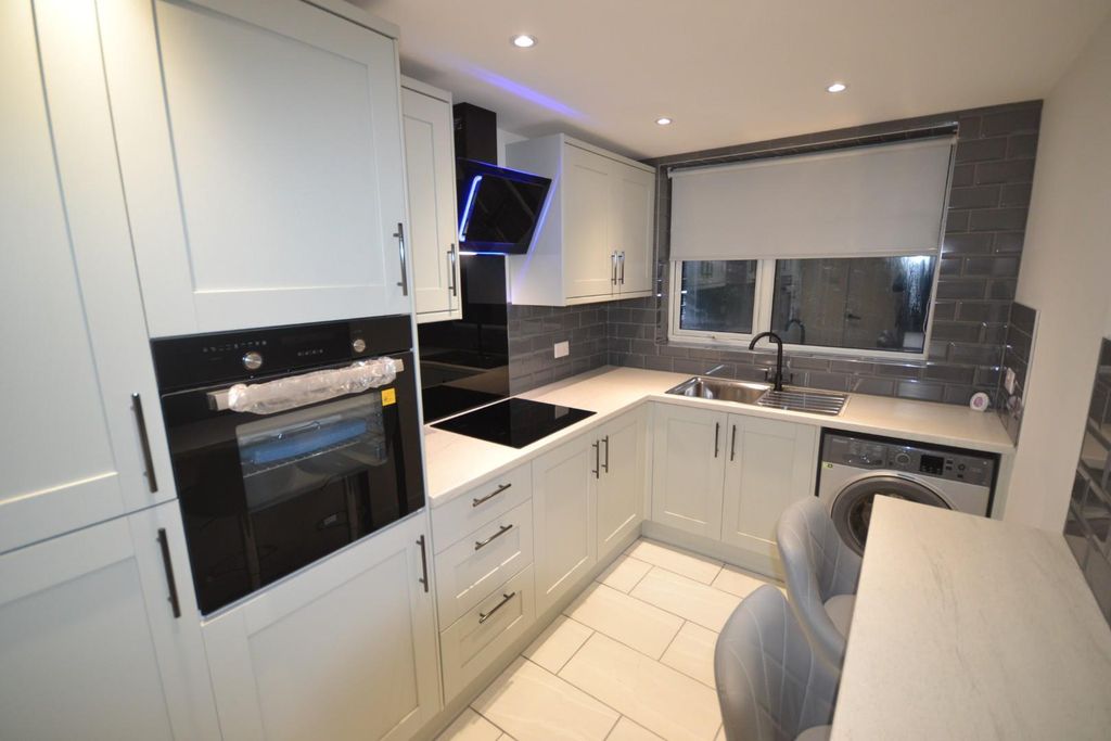 Property photo 3 of 5 Kitchen