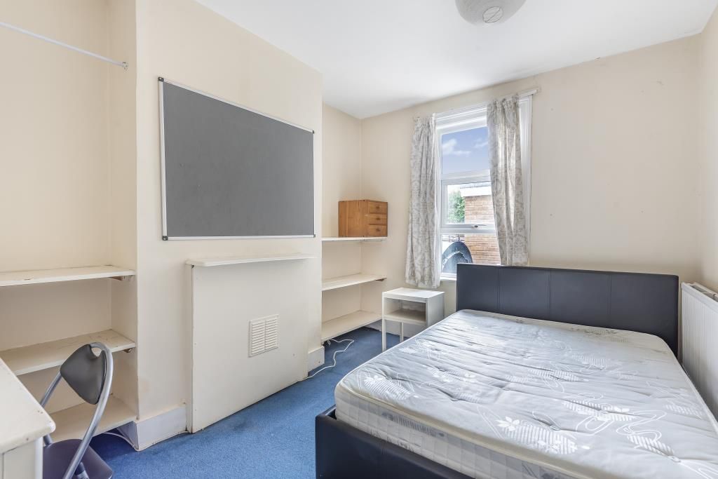 Property photo 2 of 10 Bedroom