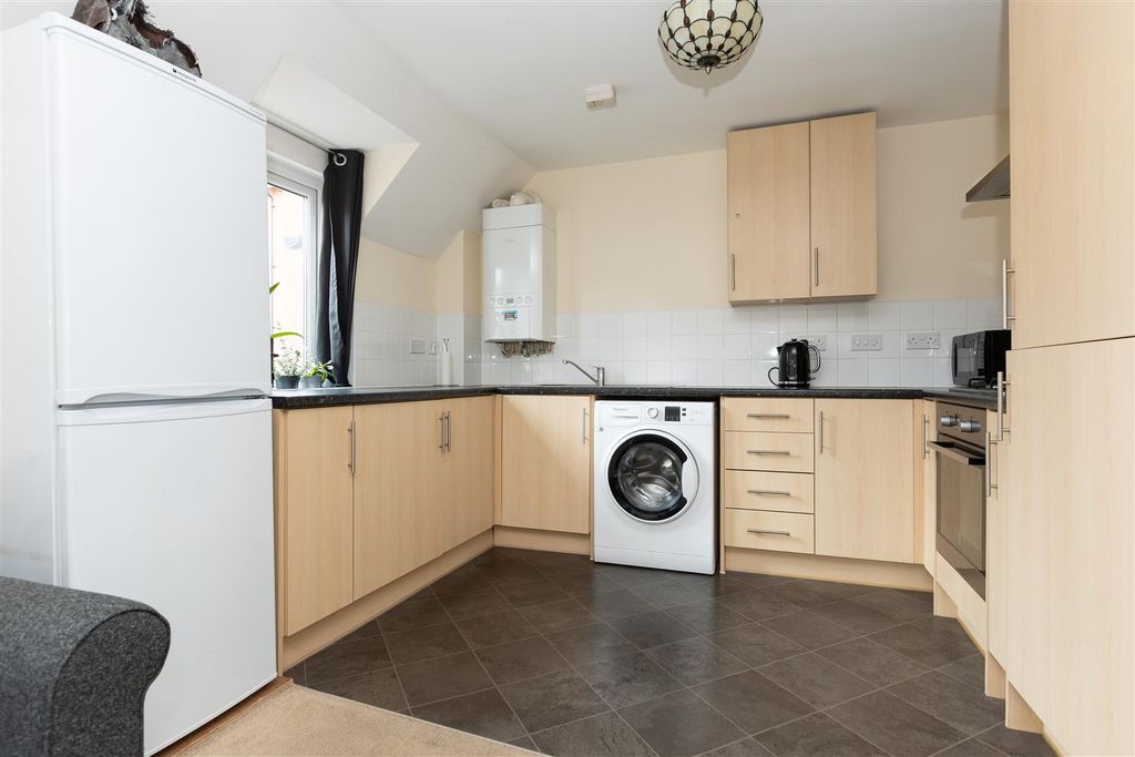 Property photo 3 of 11 Kitchen