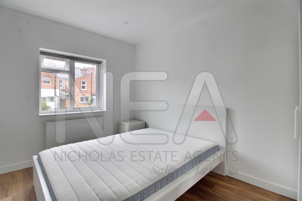 Property photo 2 of 8 Room Four Ensuite