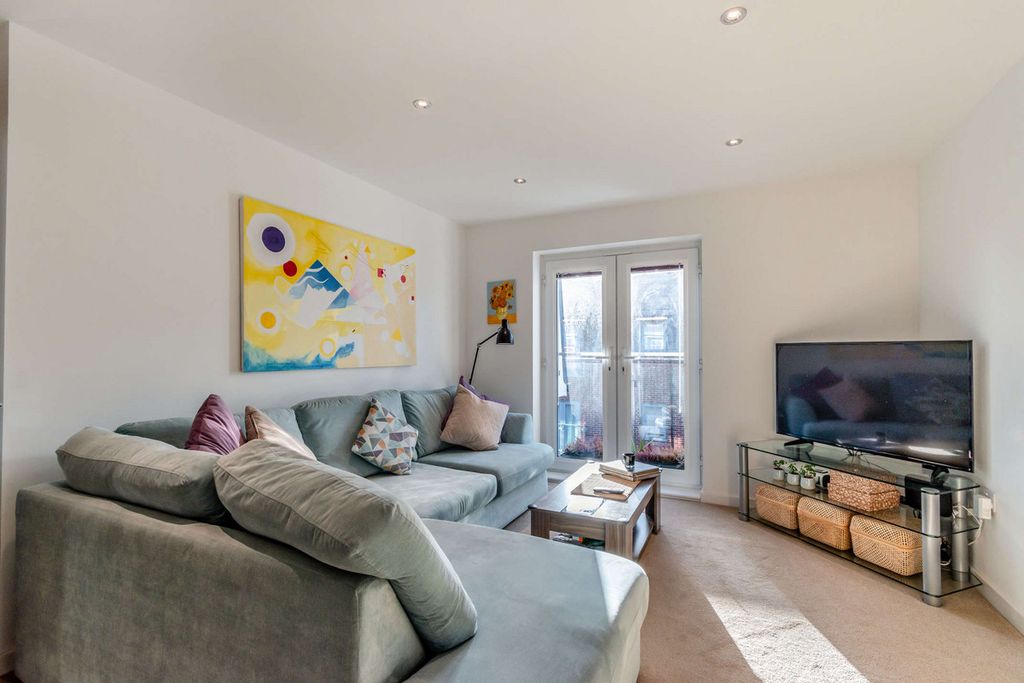 Property photo 2 of 23