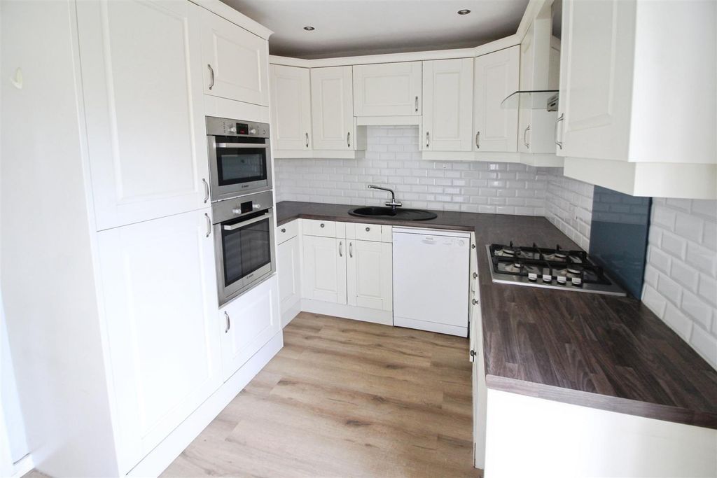 Property photo 2 of 15 Dining Kitchen