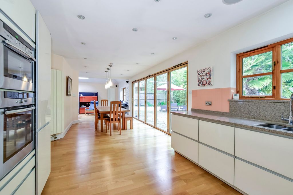 Property photo 3 of 40