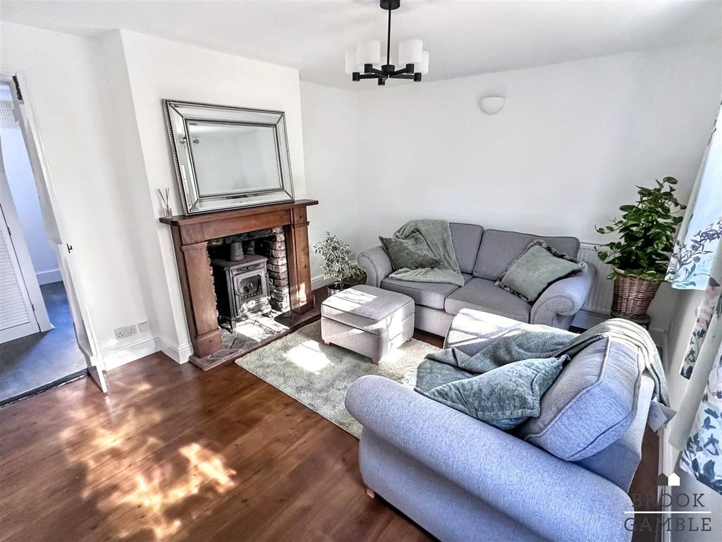 Property photo 3 of 17 01323 438506