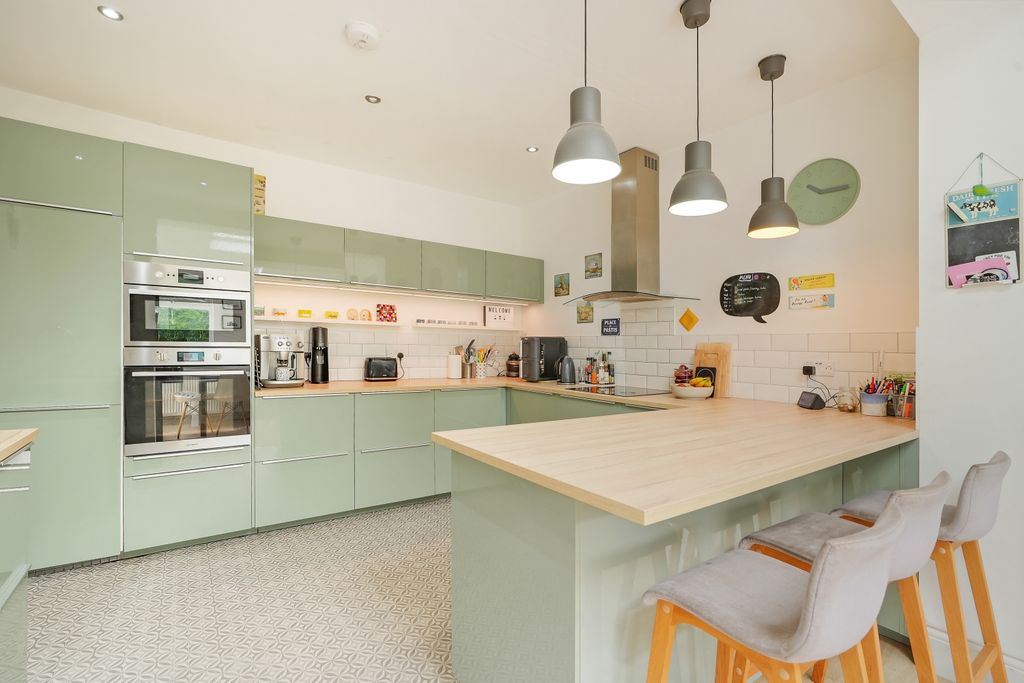 Property photo 2 of 29 Kitchen