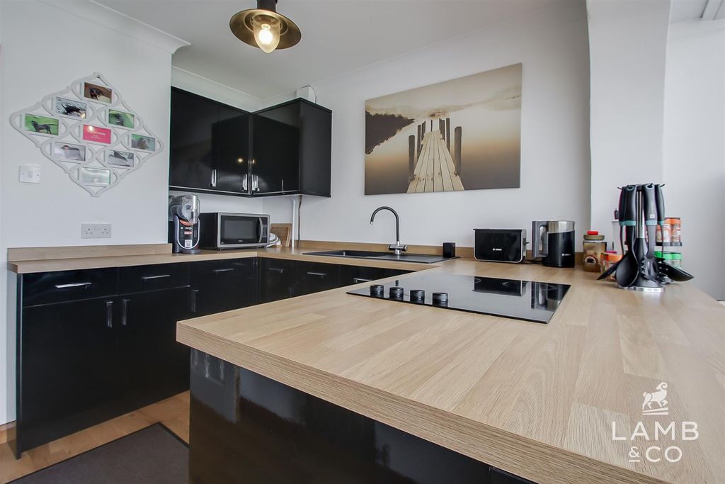 Property photo 2 of 18 Kitchen