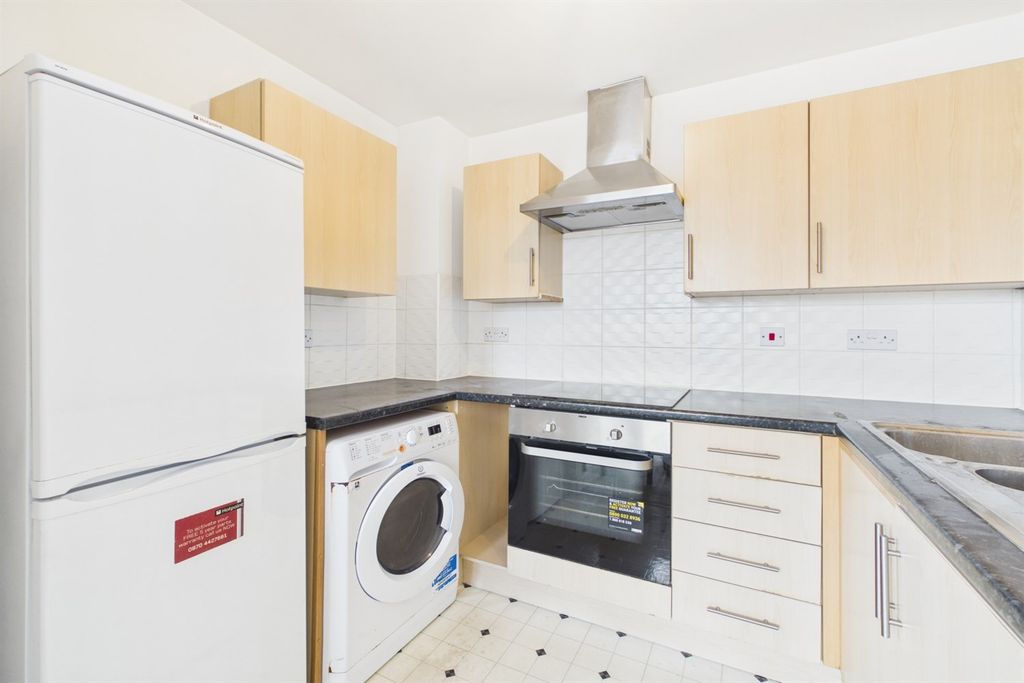 Property photo 2 of 9 Kitchen