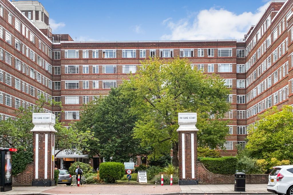 Property photo 2 of 16 Flat E53, Du Cane Court, Balham High Road, Balham, London, Sw17 7Jl