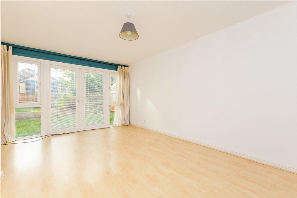 Property photo 2 of 6 Lounge