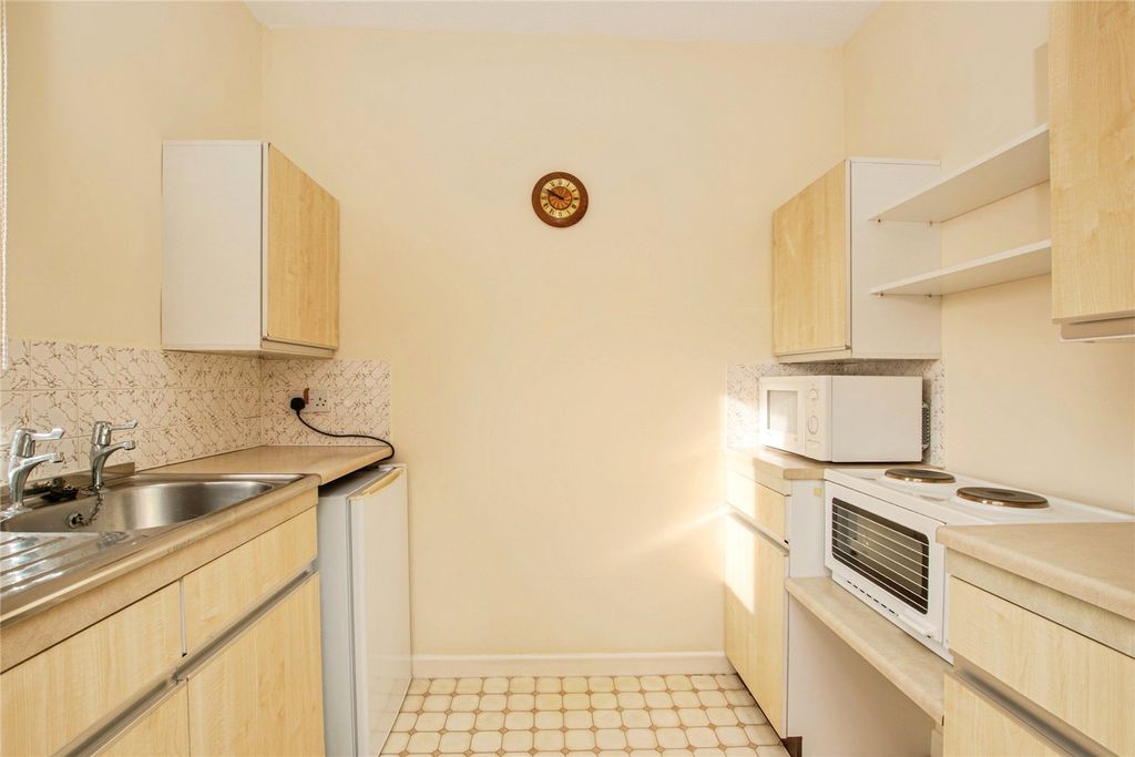 Property photo 3 of 10 Kitchen