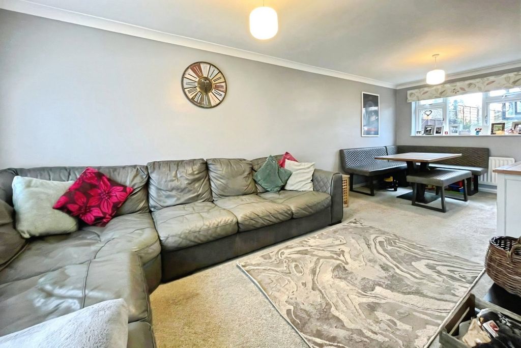Property photo 2 of 11 Pbox-Img.Jpg