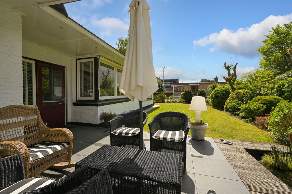Property photo 3 of 49