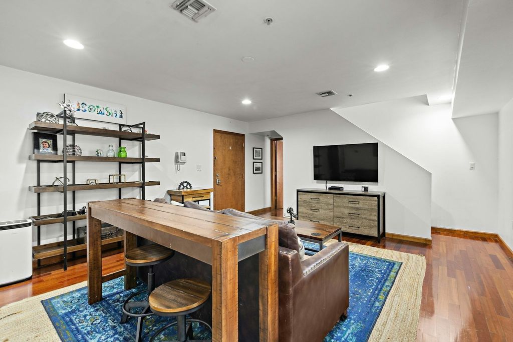 Property photo 3 of 12 <Alttext/>