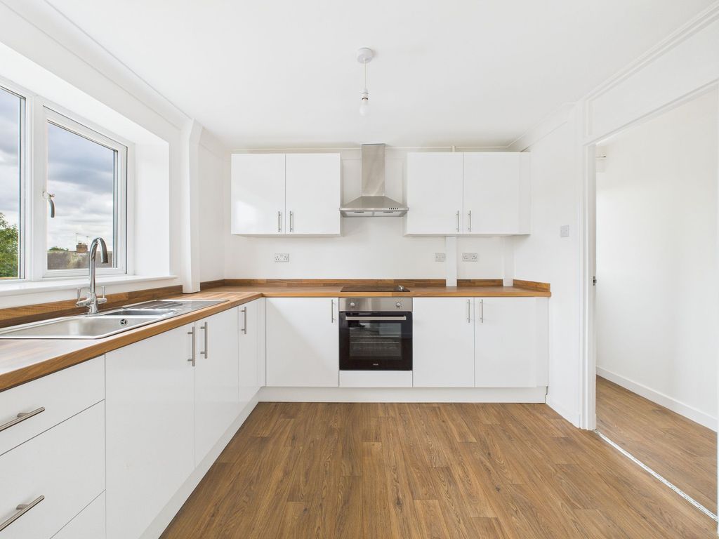 Property photo 3 of 17 Kitchen