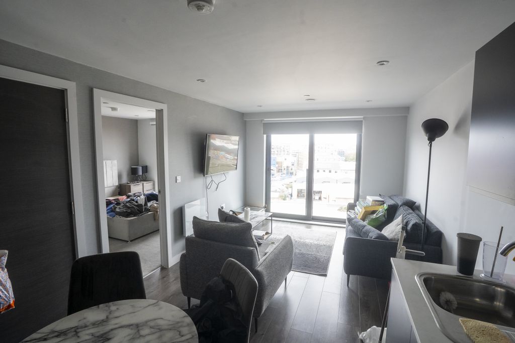 Property photo 2 of 18