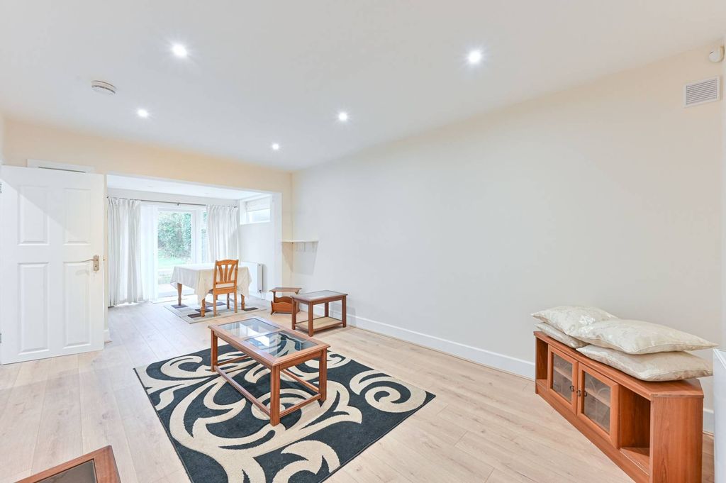 Property photo 1 of 23