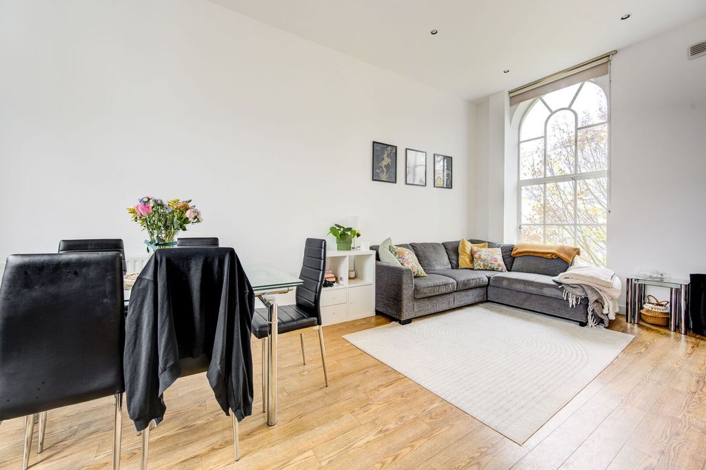 Property photo 1 of 6