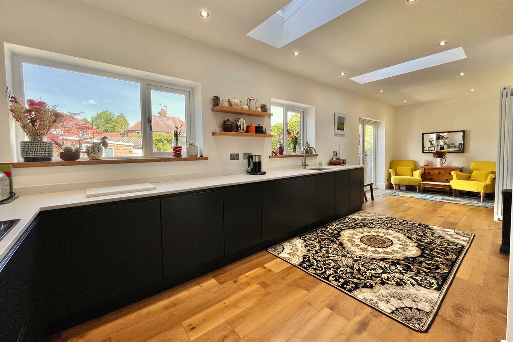 Property photo 2 of 29 5
