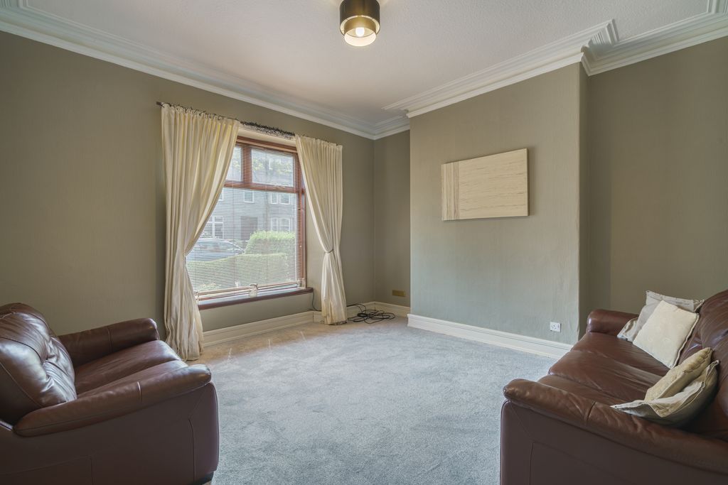 Property photo 1 of 10 Living Room 1