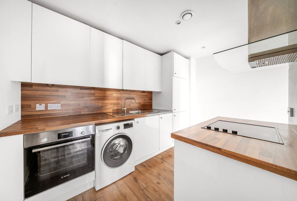 Property photo 1 of 9 Kitchen