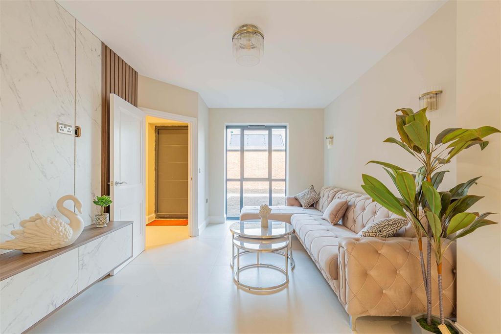 Property photo 2 of 19 CC1A5905-Hdr.Jpg