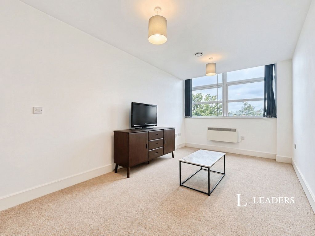 Property photo 3 of 8 Pbox-Img.Png