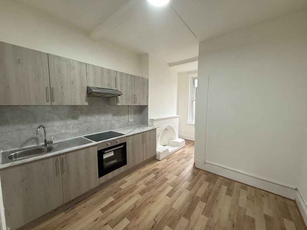 Property photo 1 of 10 Charming 2-Bedroom Flat On Barking Road Â€“ Minutes From Canning Town Station