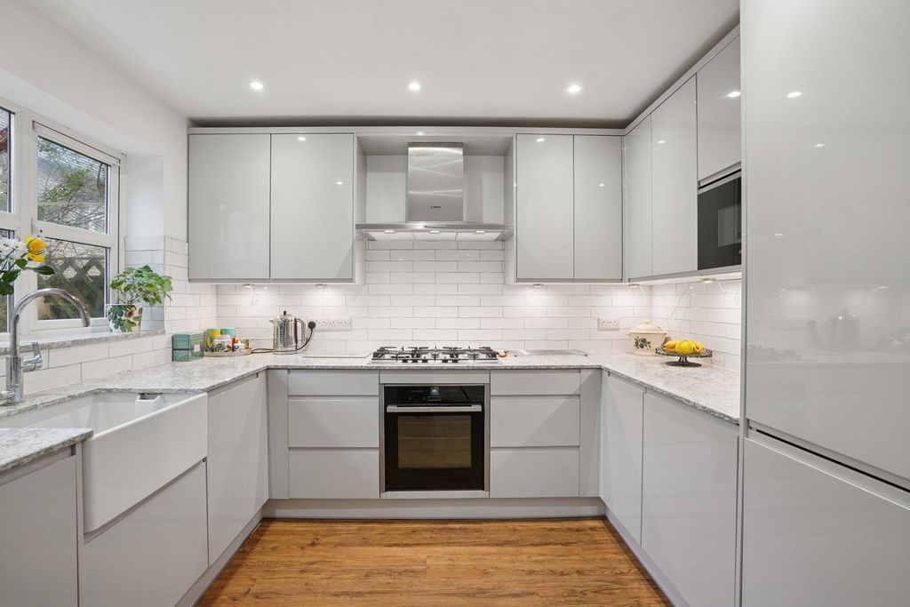 Property photo 2 of 18 Kitchen