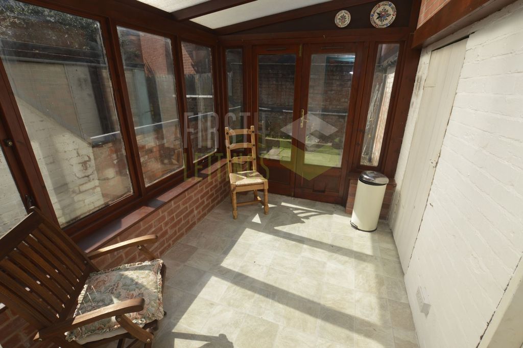 Property photo 3 of 12 Conservatory