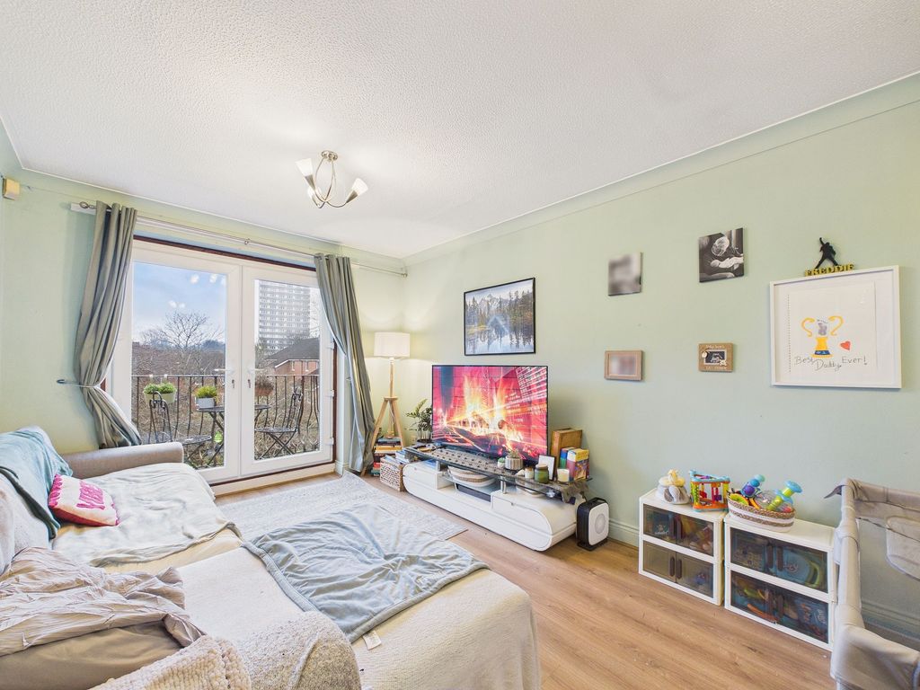 Property photo 2 of 8 Lounge