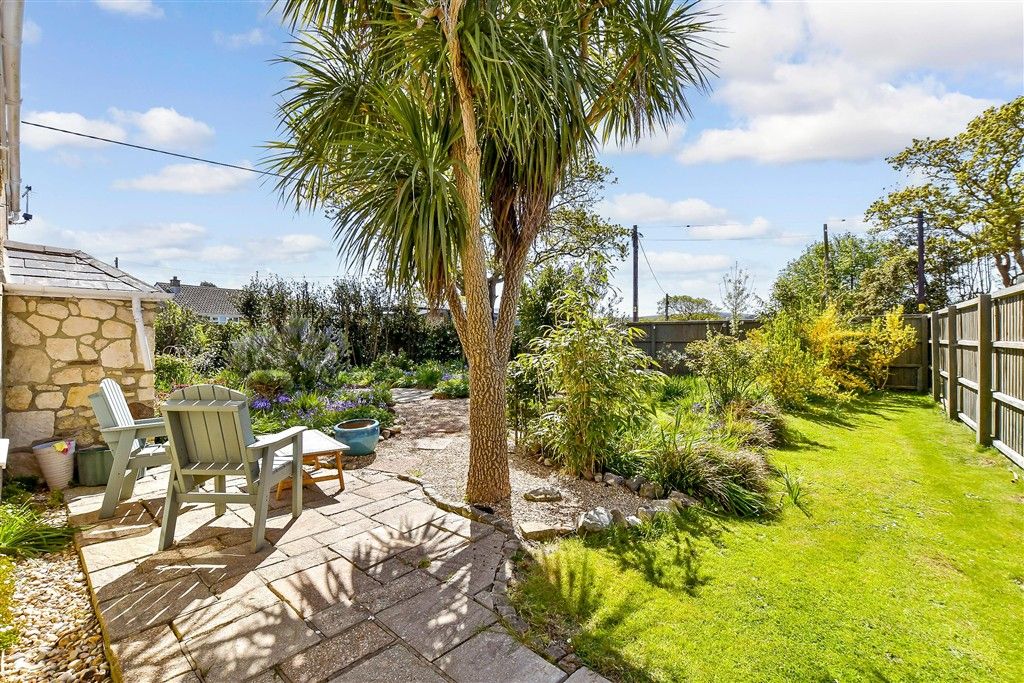 Property photo 2 of 18 Front Garden