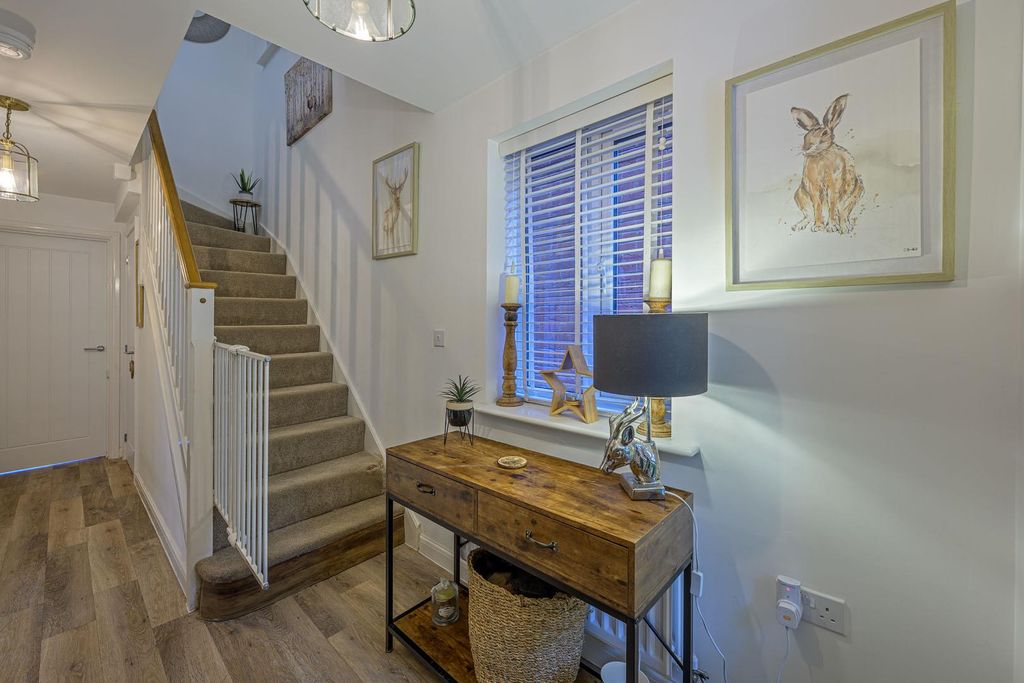 Property photo 2 of 32