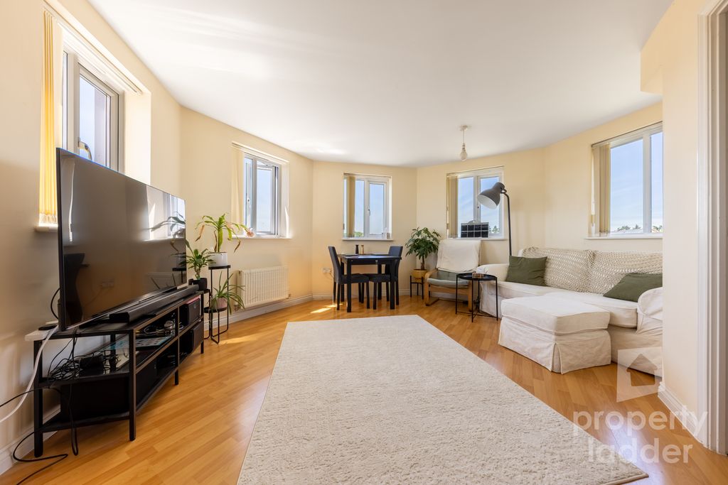 Property photo 2 of 13 Pl-7