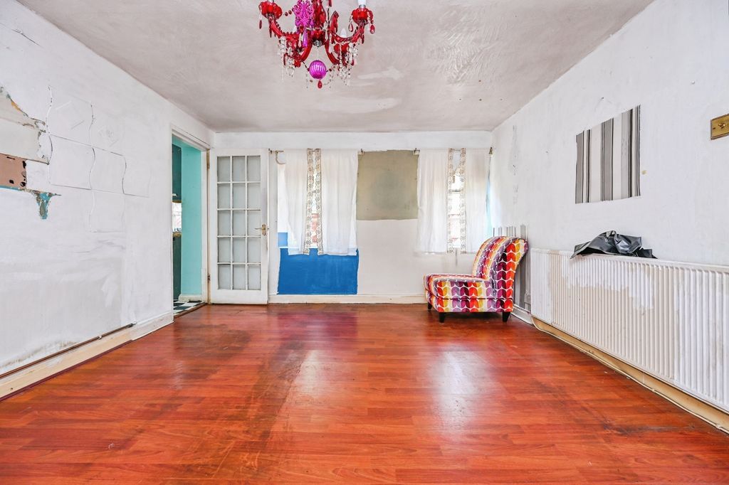 Property photo 2 of 15 Pbox-Img.Jpg