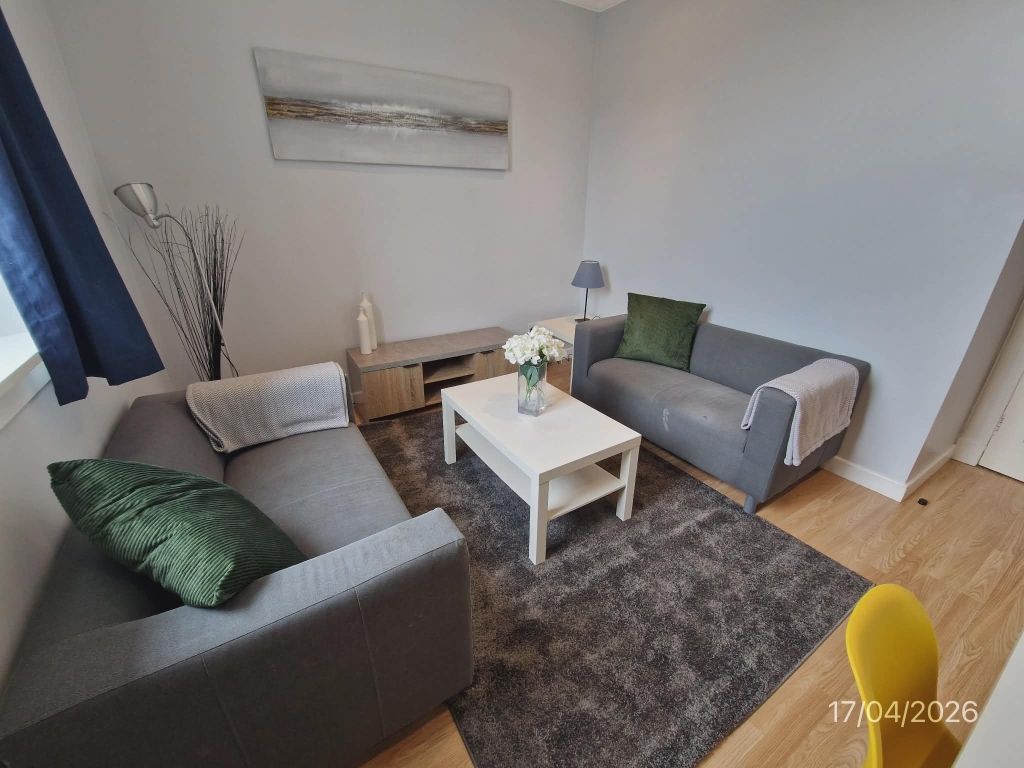 Property photo 2 of 9 Lounge (2)