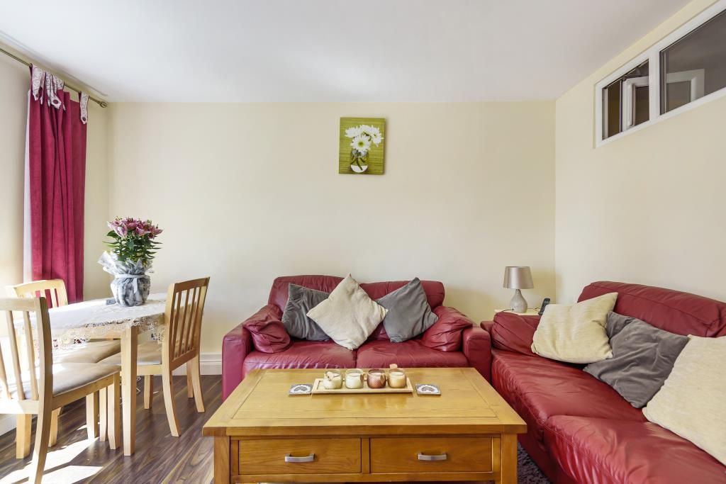 Property photo 2 of 10 Living Room