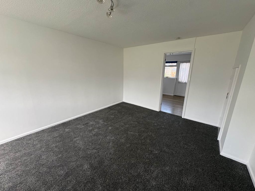 Property photo 3 of 10 Image002