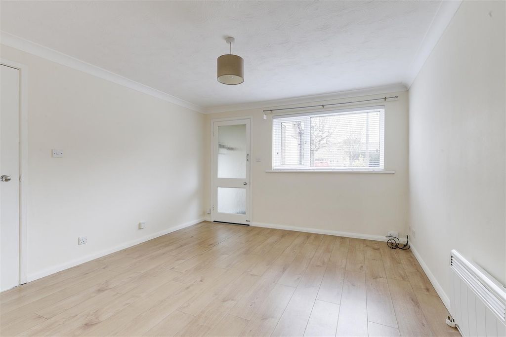 Property photo 2 of 12 498.Jpg