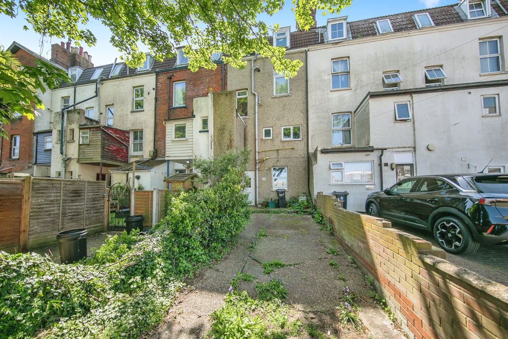 Property photo 1 of 6