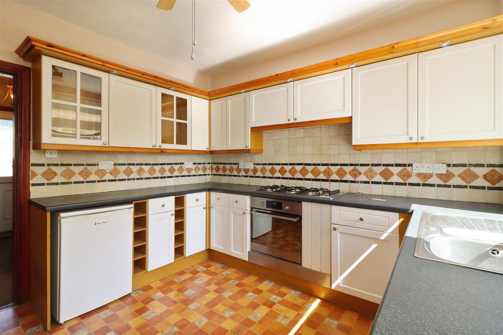 Property photo 3 of 23 Kitchen