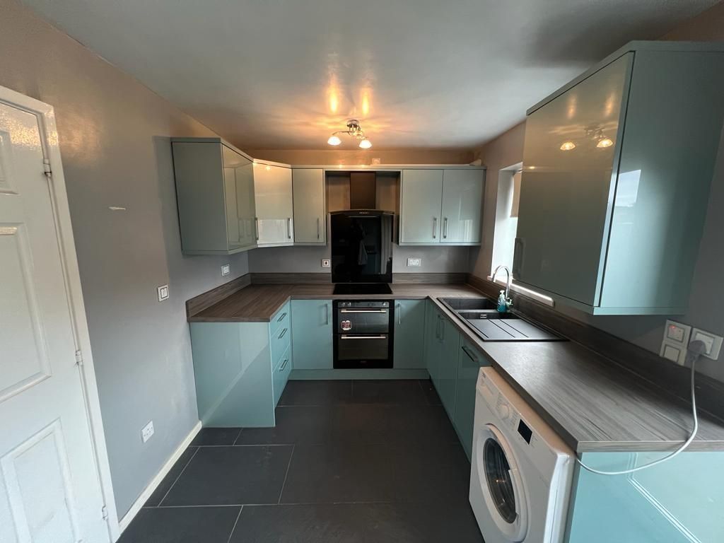 Property photo 3 of 8 Kitchen