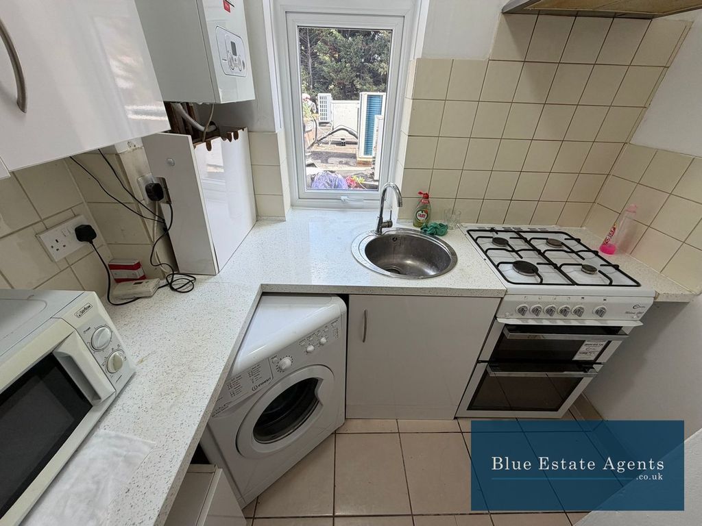 Property photo 1 of 9 Kitchen