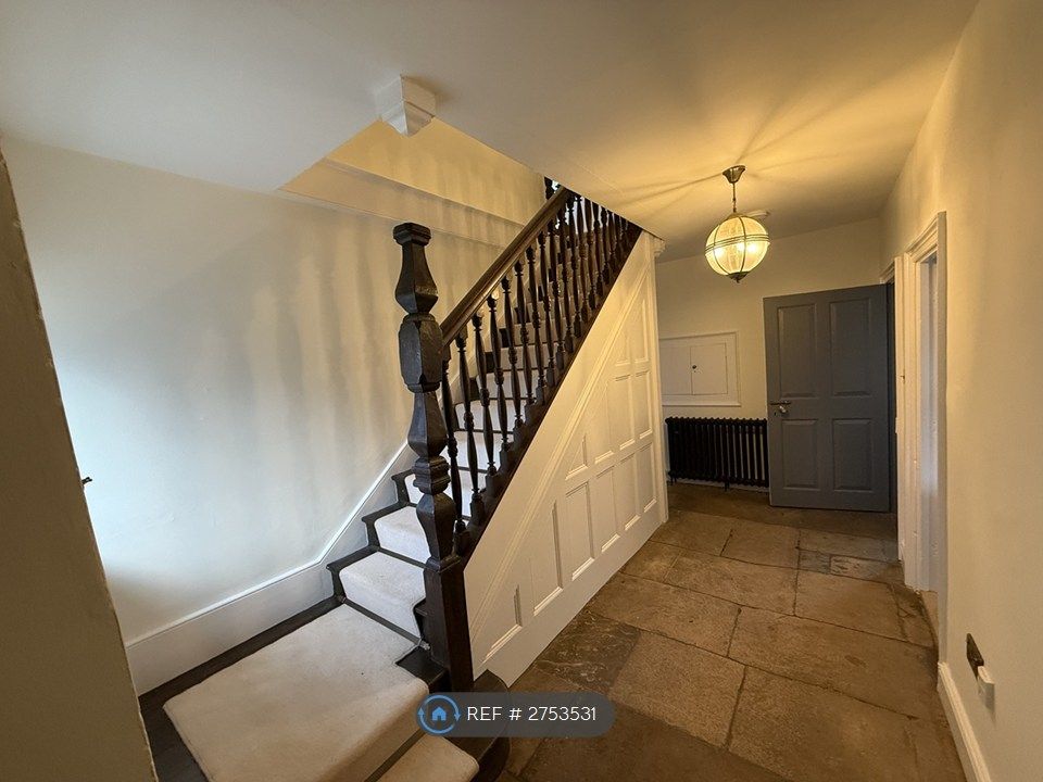 Property photo 2 of 28 Entrance Hall